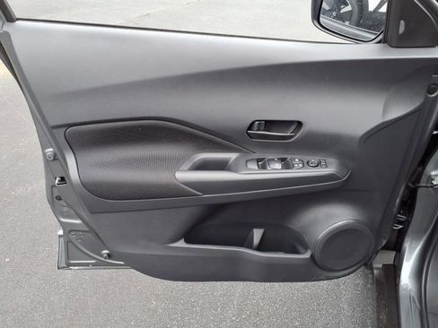 New 2025 Nissan Kicks Play S FWD image 8