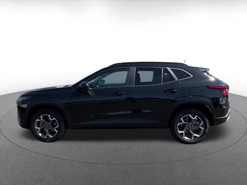 Used 2025 Chevrolet Trax LT w/ LT Convenience Package FWD image 9