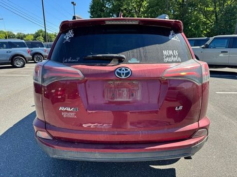 Used 2018 Toyota RAV4 LE FWD image 6