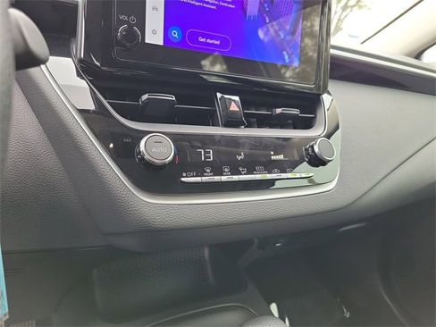 Used 2025 Toyota Corolla LE image 20