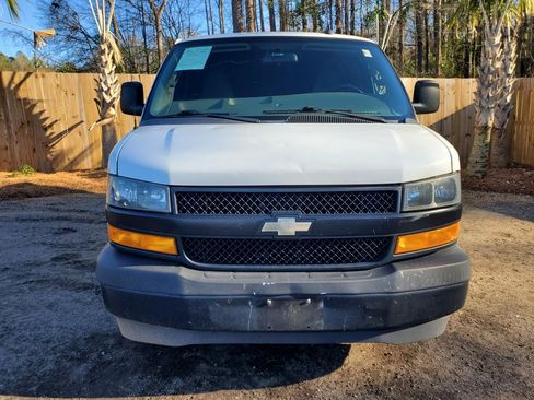 Used 2018 Chevrolet Express 2500 w/ Driver Convenience Package image 16