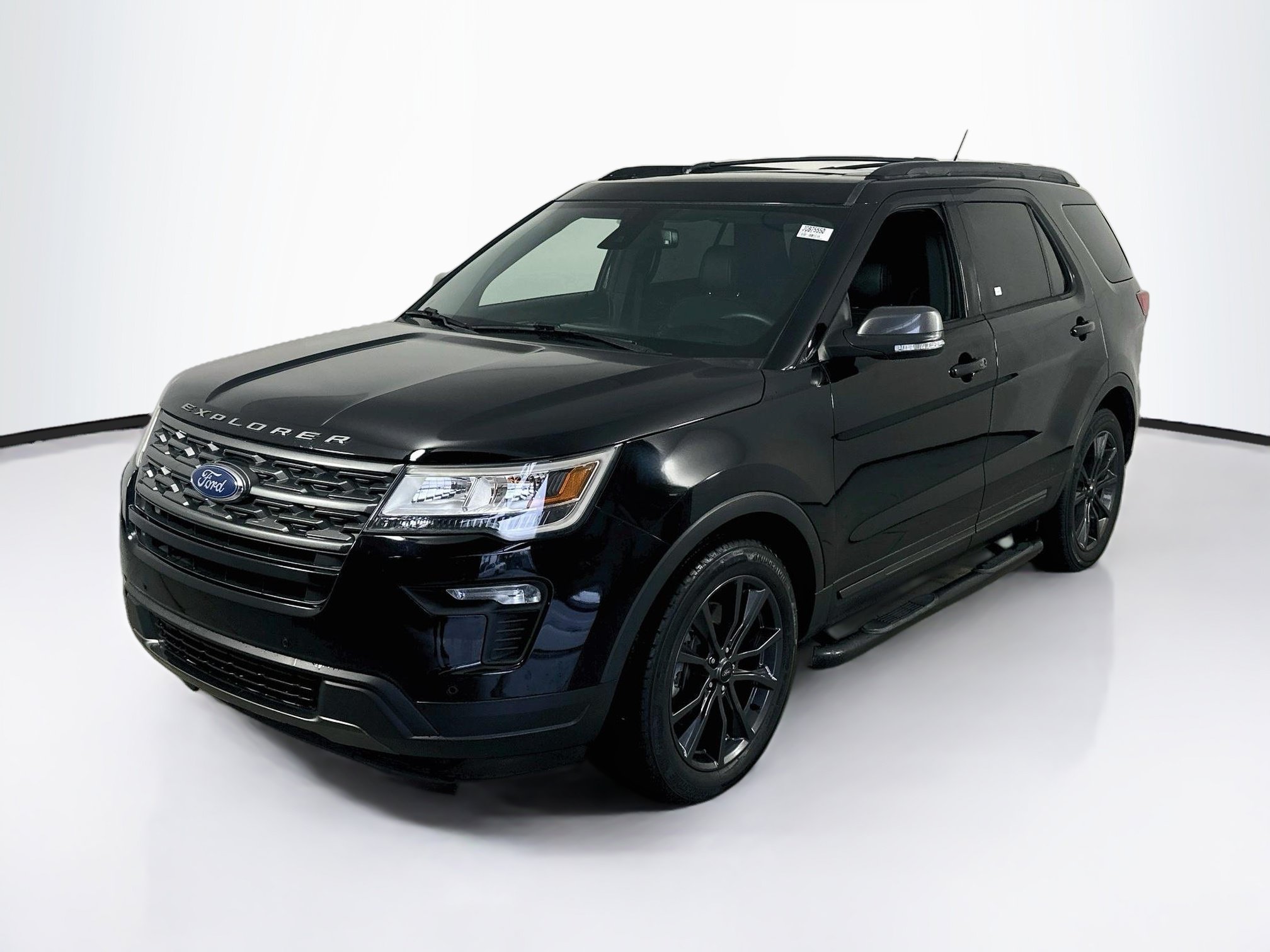 Used 2018 Ford Explorer XLT w/ Equipment Group 202A FWD image 1