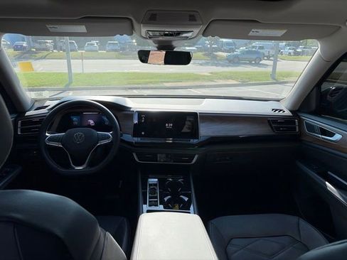 Used 2026 Volkswagen Atlas SE w/ Panoramic Sunroof Package FWD image 11