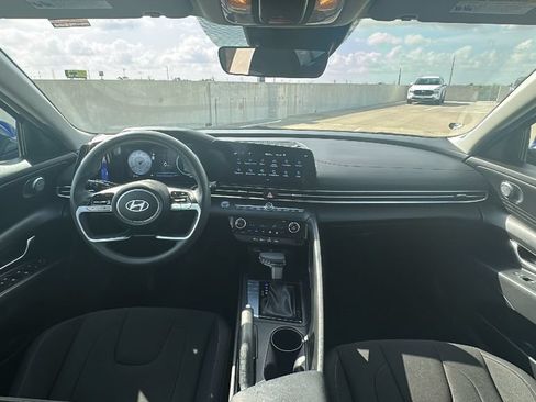 Used 2024 Hyundai Elantra SEL FWD image 21
