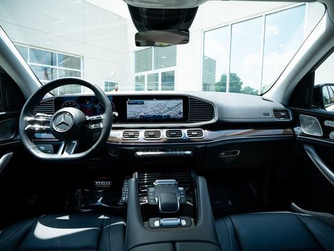 Used 2024 Mercedes-Benz GLS 450 4MATIC image 47