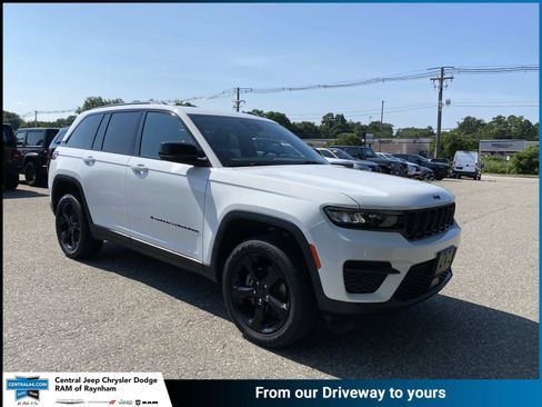 Certified 2023 Jeep Grand Cherokee Altitude AWD/4WD image 1