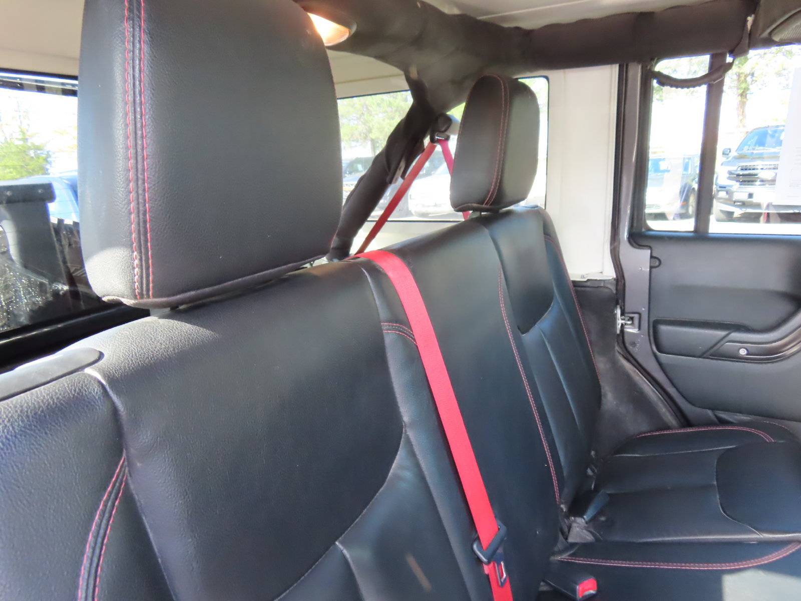Used 2018 Jeep Wrangler Unlimited Rubicon AWD/4WD image 25