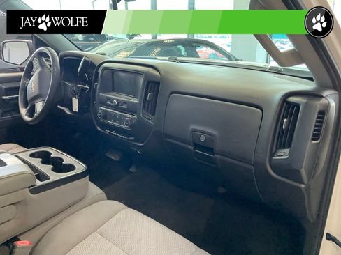 Used 2018 Chevrolet Silverado 1500 Custom w/ Custom Convenience Package AWD/4WD image 17