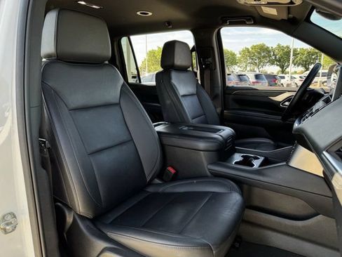 Certified 2024 Chevrolet Suburban LT RWD image 32