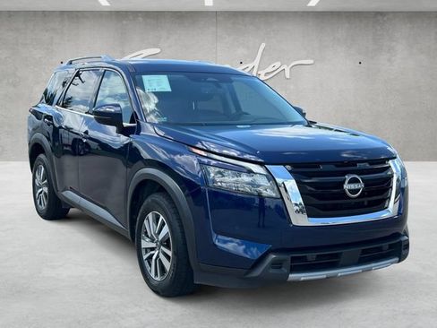 Used 2025 Nissan Pathfinder SL AWD/4WD image 2