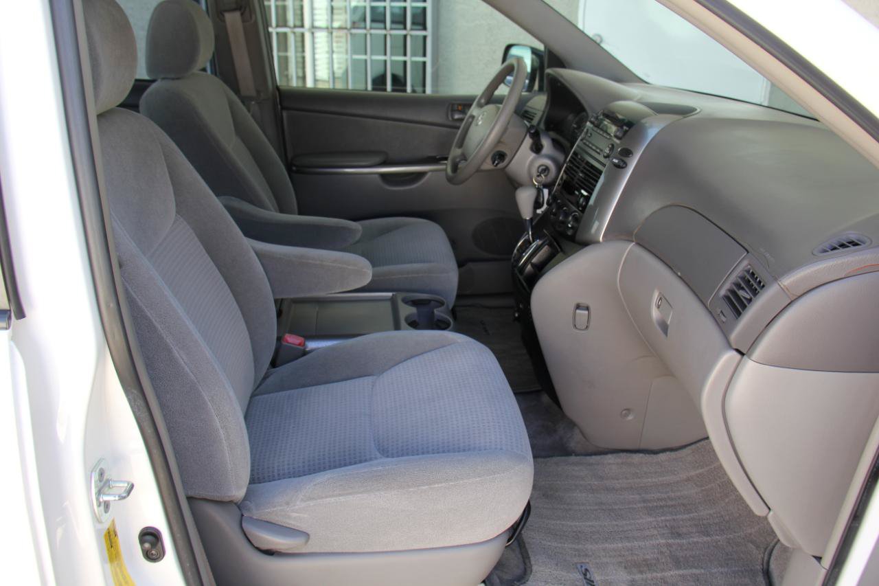 Used 2007 Toyota Sienna CE FWD image 25