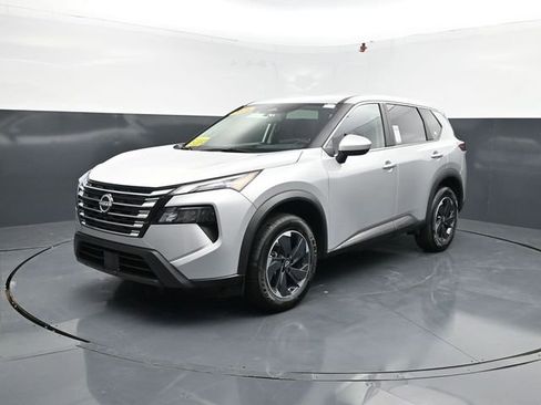 Used 2025 Nissan Rogue SV AWD/4WD image 4