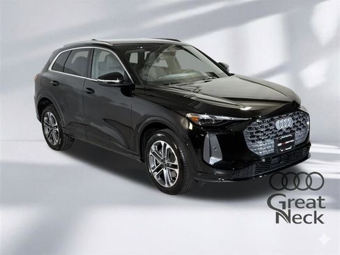 Used 2025 Audi Q5 Premium w/ Convenience Package image 11