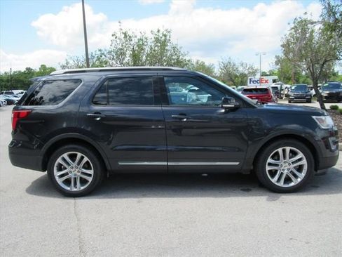 Used 2017 Ford Explorer XLT w/ Equipment Group 202A FWD image 2