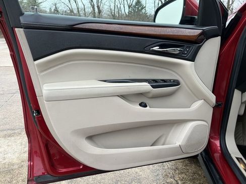 Used 2013 Cadillac SRX Luxury image 23