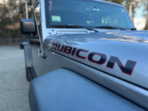 Used 2016 Jeep Wrangler Unlimited Rubicon image 40
