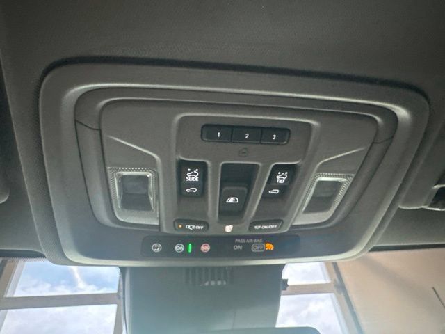 Used 2025 GMC Sierra 3500 Denali AWD/4WD image 16
