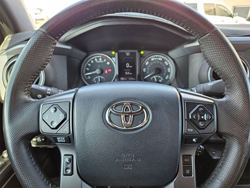 Used 2020 Toyota Tacoma TRD Off-Road w/ Technology Package image 18