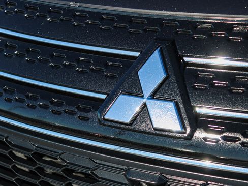 Used 2022 Mitsubishi Outlander SE image 11
