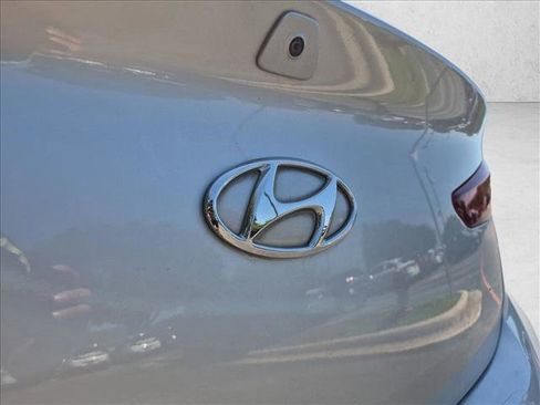Used 2019 Hyundai Elantra SE FWD image 14