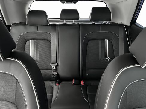 New 2025 Hyundai Venue Limited image 16