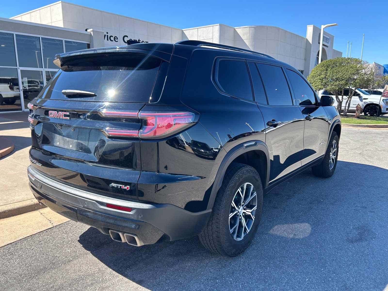Used 2025 GMC Acadia AT4 AWD/4WD image 5