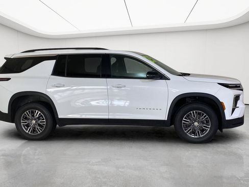 Used 2025 Chevrolet Traverse LT FWD image 51