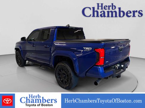 Used 2025 Toyota Tacoma TRD Sport AWD/4WD image 3