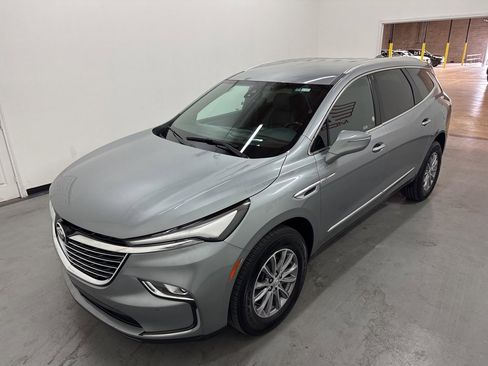 Used 2024 Buick Enclave Premium image 16