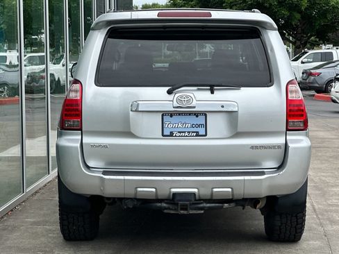 Used 2006 Toyota 4Runner SR5 AWD/4WD image 4