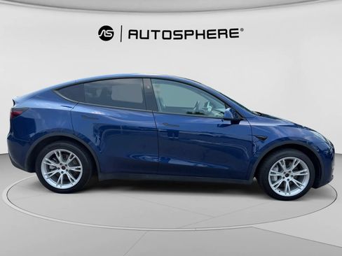 Used 2024 Tesla Model Y Long Range AWD/4WD image 10