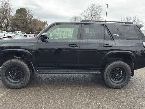 Used 2021 Toyota 4Runner TRD Off-Road image 8