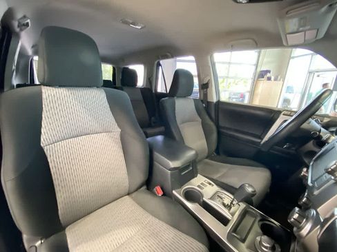 Used 2017 Toyota 4Runner SR5 AWD/4WD image 26