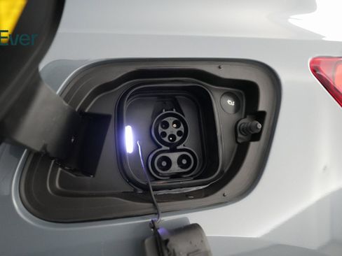 Used 2023 Volvo XC40 Recharge Ultimate image 23