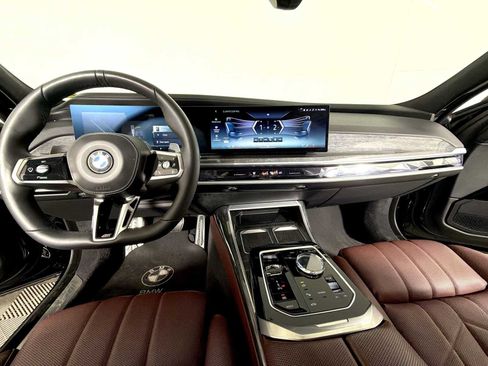 Used 2023 BMW 760i xDrive AWD/4WD image 17