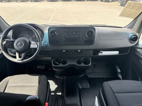 Used 2023 Mercedes-Benz Sprinter 2500 image 9