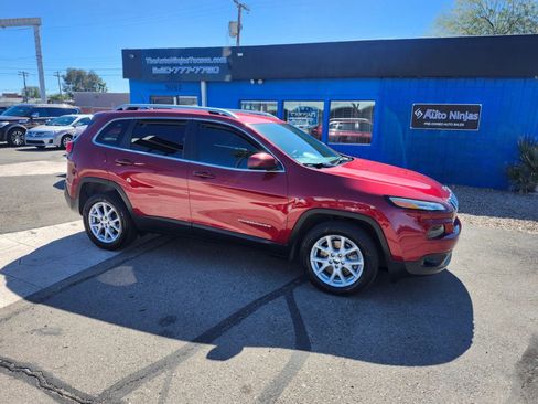Used 2017 Jeep Cherokee Latitude FWD image 8