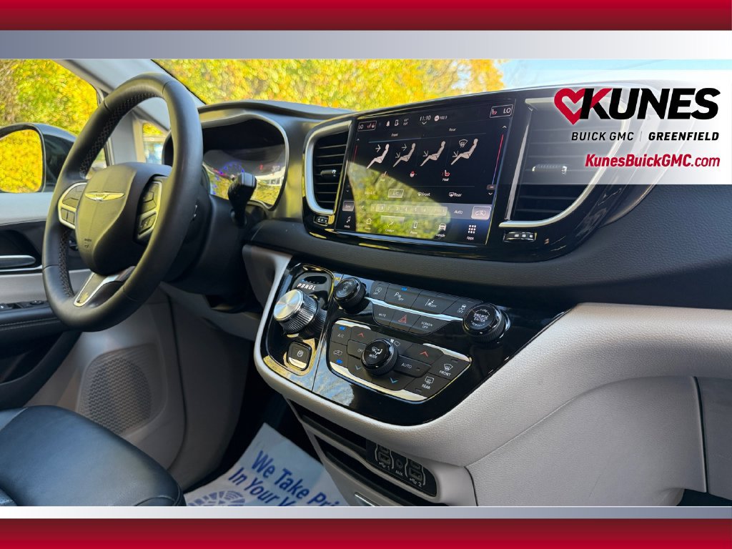 Used 2024 Chrysler Pacifica Touring-L FWD image 47