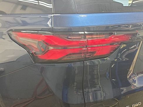 Used 2023 Chevrolet Traverse LT w/ Rear Camera Mirror Package image 38