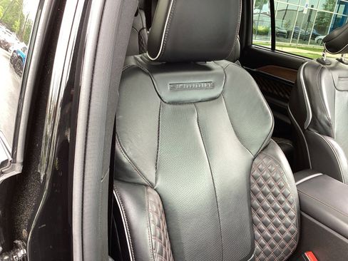 Used 2021 Jeep Grand Cherokee L Summit w/ Luxury Tech Group V image 23