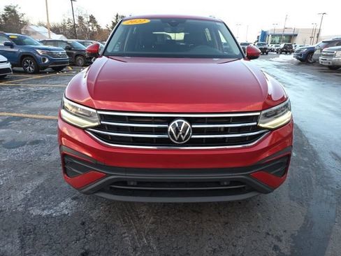 Used 2022 Volkswagen Tiguan SE image 2