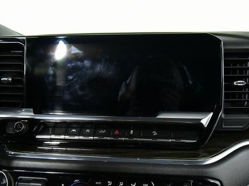 Used 2024 Chevrolet Silverado 1500 LT Trail Boss w/ Convenience Package II image 4