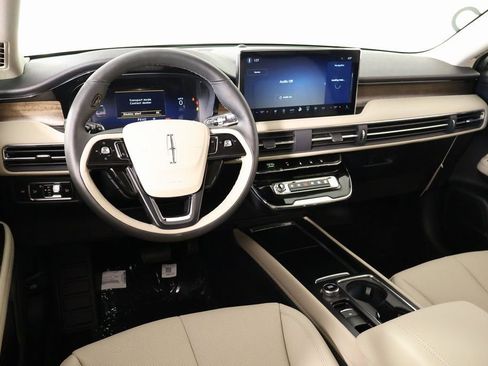 New 2026 Lincoln Corsair Reserve FWD image 2