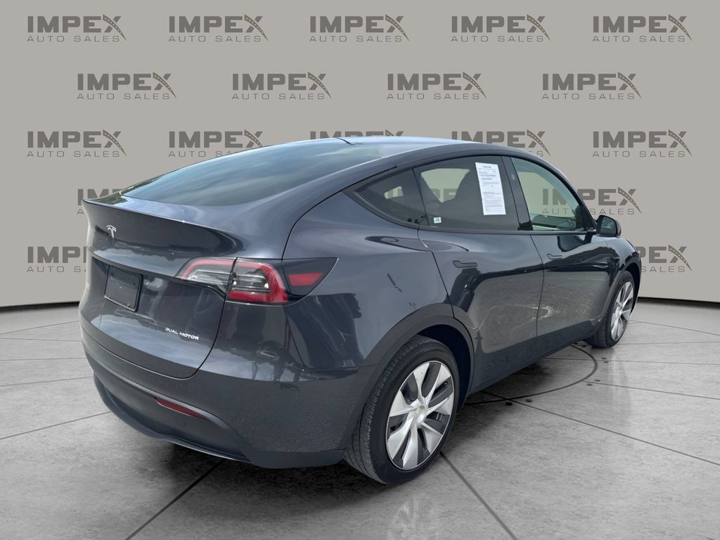Used 2024 Tesla Model Y Long Range AWD/4WD image 5