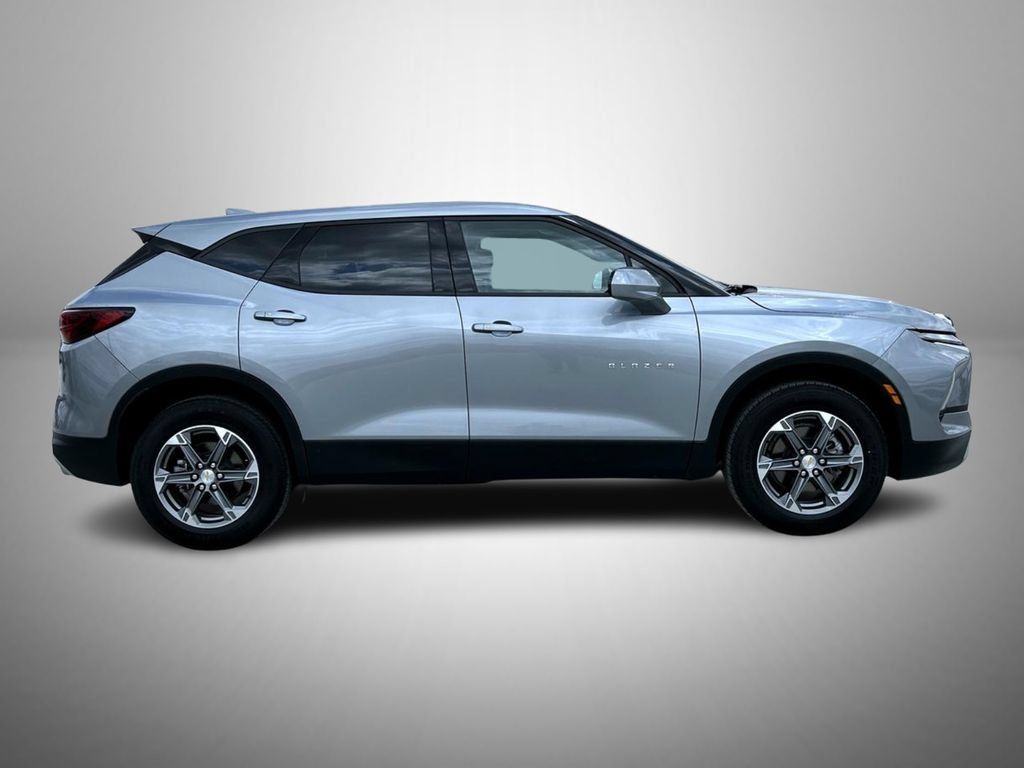 Used 2025 Chevrolet Blazer LT AWD/4WD image 4