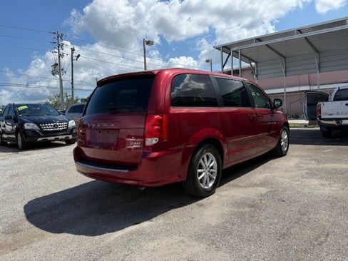 Used 2016 Dodge Grand Caravan SXT image 5