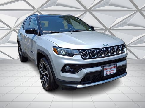 Used 2025 Jeep Compass Limited AWD/4WD image 2
