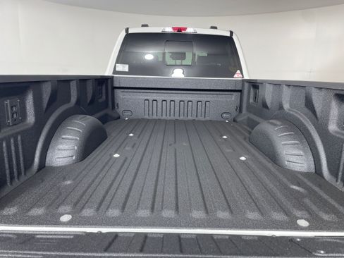 New 2026 Ford F250 Platinum w/ FX4 Off-Road Package AWD/4WD image 7