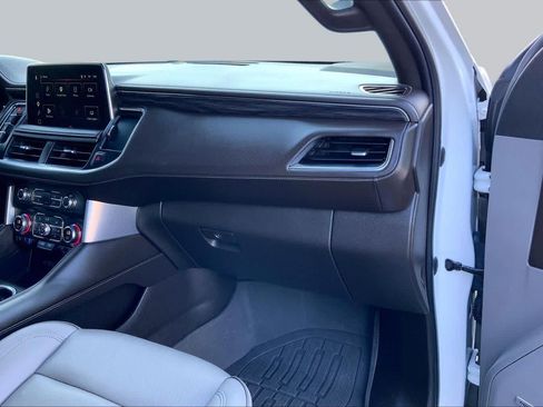 Used 2023 GMC Yukon SLT w/ SLT Premium Package RWD image 16
