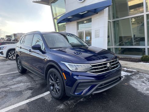 Certified 2024 Volkswagen Tiguan SE image 1